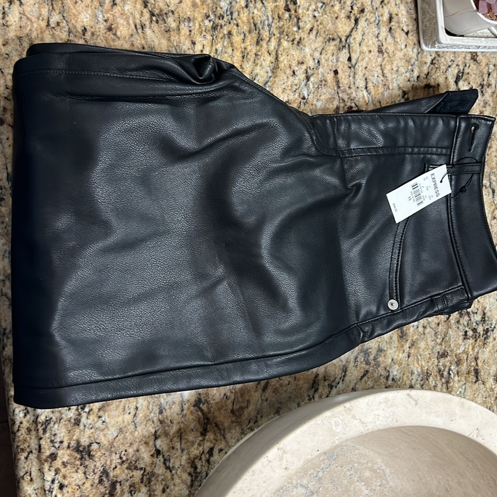 Express pants - Picture 3 of 5
